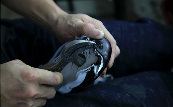 皮鞋oem贴牌工厂的设计师们能根据顾客的需求设计出适合顾客穿着的